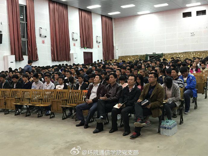 物聯(lián)網(wǎng)專業(yè)學生作品參加軟件交會.jpg