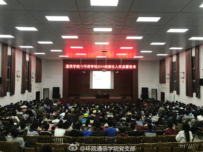 物聯(lián)網(wǎng)專業(yè)學生作品參加軟件交會.jpg