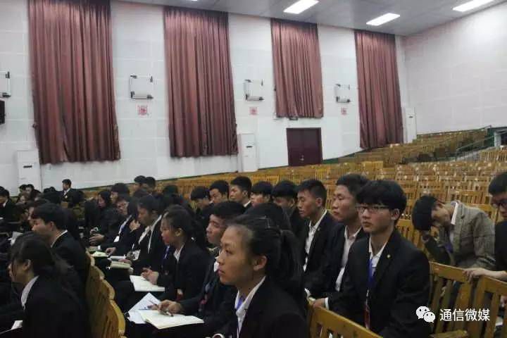 物聯(lián)網(wǎng)專業(yè)學生作品參加軟件交會.jpg