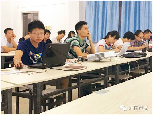 物聯(lián)網(wǎng)專業(yè)學生作品參加軟件交會.jpg