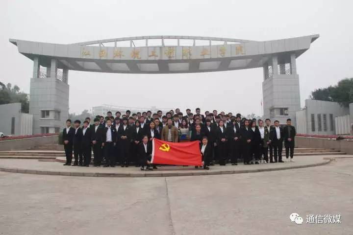 物聯(lián)網(wǎng)專業(yè)學生作品參加軟件交會.jpg