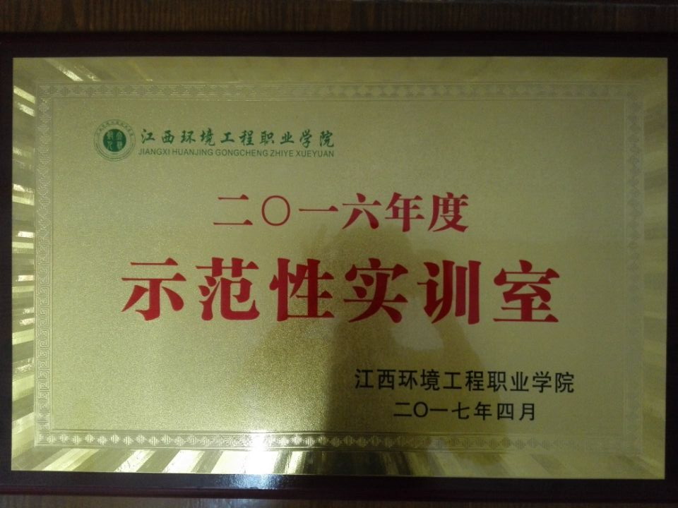 物聯(lián)網(wǎng)專業(yè)學生作品參加軟件交會.jpg