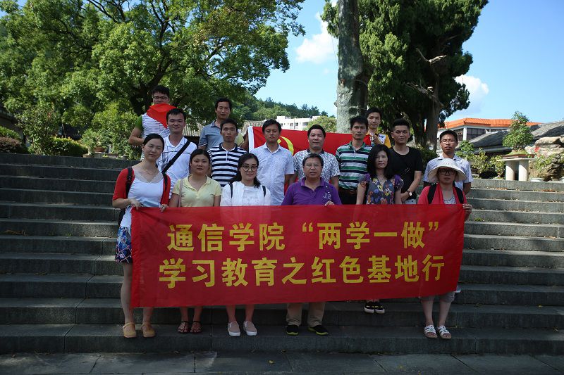 物聯(lián)網(wǎng)專業(yè)學(xué)生作品參加軟件交會.jpg