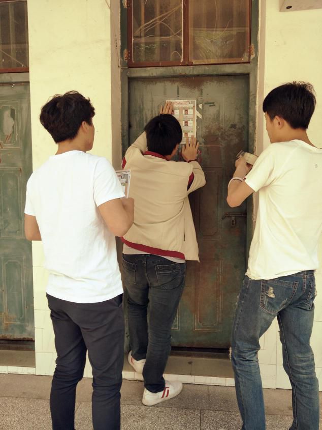 物聯(lián)網(wǎng)專業(yè)學(xué)生作品參加軟件交會(huì).jpg