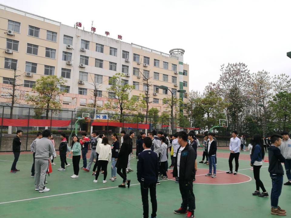 物聯(lián)網(wǎng)專業(yè)學(xué)生作品參加軟件交會.jpg