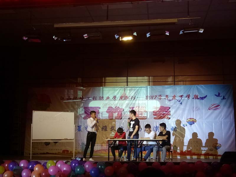 物聯(lián)網(wǎng)專業(yè)學(xué)生作品參加軟件交會.jpg