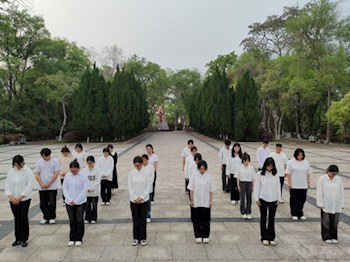 旅游與外語(yǔ)學(xué)院組織入黨積極分子參觀(guān)革命烈士紀(jì)念館