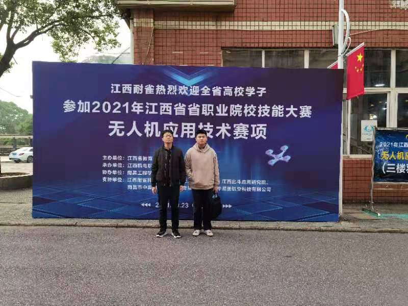 6cdced21ba3f4431bd92c77ba7512a10.jpg